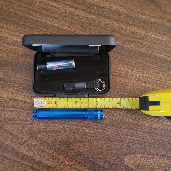New Maglite Flashlight Solitaire in Black Gift Case AAA Battery and Strap Blue - Picture 4 of 4